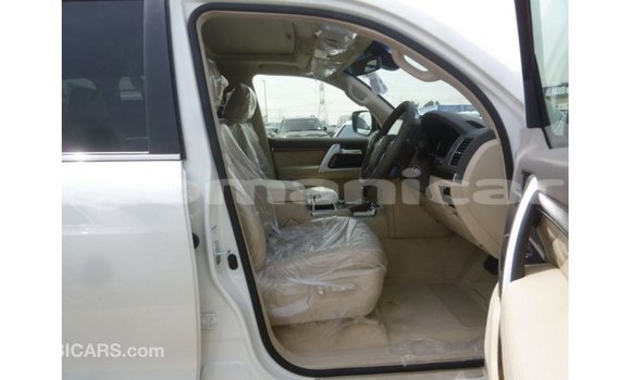 Buy Import Toyota Land Cruiser White Car in Import - Dubai in Dhufar Buy Import Toyota Land Cruiser White Car in Import - Dubai in Dhufar