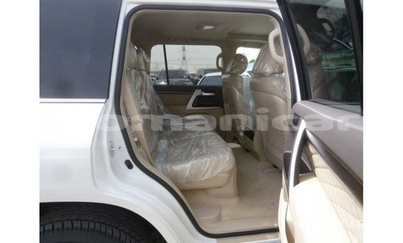 Buy Import Toyota Land Cruiser White Car in Import - Dubai in Dhufar Buy Import Toyota Land Cruiser White Car in Import - Dubai in Dhufar