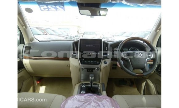 Buy Import Toyota Land Cruiser White Car in Import - Dubai in Dhufar Buy Import Toyota Land Cruiser White Car in Import - Dubai in Dhufar