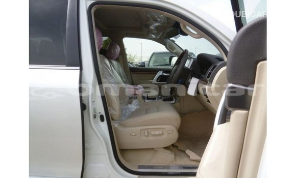 Buy Import Toyota Land Cruiser White Car in Import - Dubai in Dhufar Buy Import Toyota Land Cruiser White Car in Import - Dubai in Dhufar