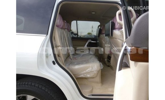 Buy Import Toyota Land Cruiser White Car in Import - Dubai in Dhufar Buy Import Toyota Land Cruiser White Car in Import - Dubai in Dhufar