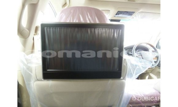 Buy Import Toyota Land Cruiser White Car in Import - Dubai in Dhufar Buy Import Toyota Land Cruiser White Car in Import - Dubai in Dhufar