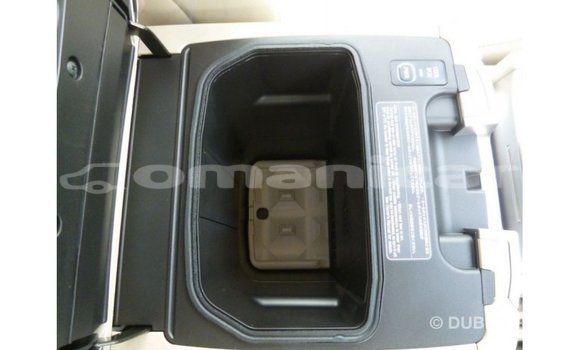 Buy Import Toyota Land Cruiser White Car in Import - Dubai in Dhufar Buy Import Toyota Land Cruiser White Car in Import - Dubai in Dhufar
