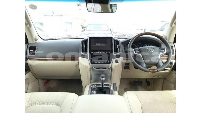 Big with watermark toyota land cruiser dhufar import dubai 2816