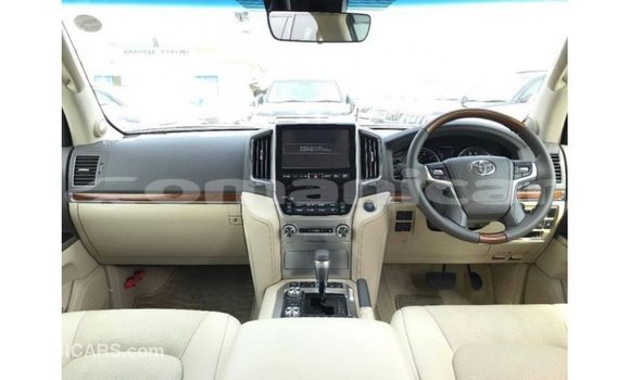 Buy Import Toyota Land Cruiser White Car in Import - Dubai in Dhufar Buy Import Toyota Land Cruiser White Car in Import - Dubai in Dhufar