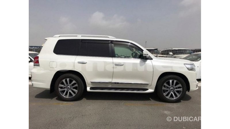 Big with watermark toyota land cruiser dhufar import dubai 2816