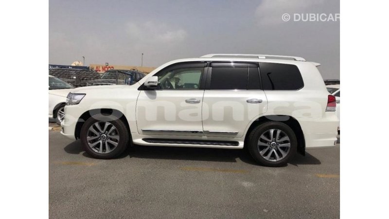 Big with watermark toyota land cruiser dhufar import dubai 2816