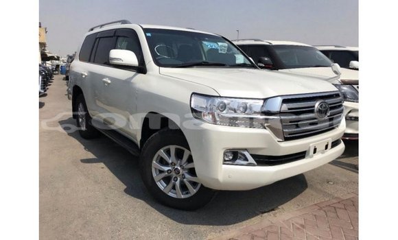 Buy Import Toyota Land Cruiser White Car in Import - Dubai in Dhufar Buy Import Toyota Land Cruiser White Car in Import - Dubai in Dhufar