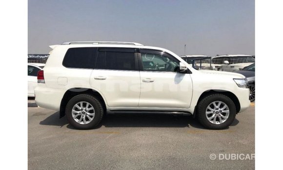 Buy Import Toyota Land Cruiser White Car in Import - Dubai in Dhufar Buy Import Toyota Land Cruiser White Car in Import - Dubai in Dhufar