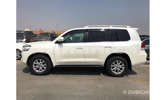 Buy Import Toyota Land Cruiser White Car in Import - Dubai in Dhufar Buy Import Toyota Land Cruiser White Car in Import - Dubai in Dhufar