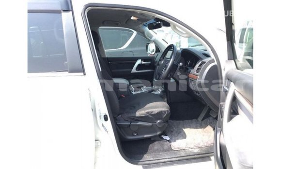 Buy Import Toyota Land Cruiser White Car in Import - Dubai in Dhufar Buy Import Toyota Land Cruiser White Car in Import - Dubai in Dhufar