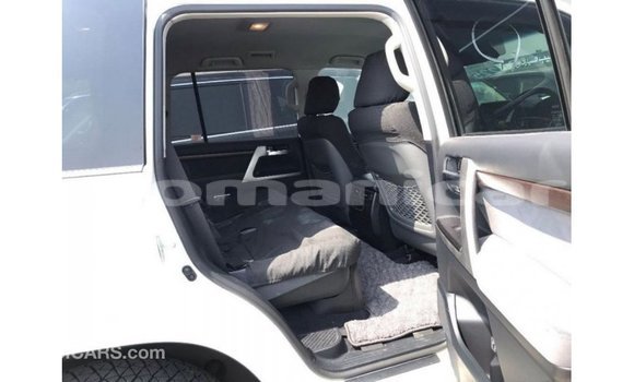 Buy Import Toyota Land Cruiser White Car in Import - Dubai in Dhufar Buy Import Toyota Land Cruiser White Car in Import - Dubai in Dhufar