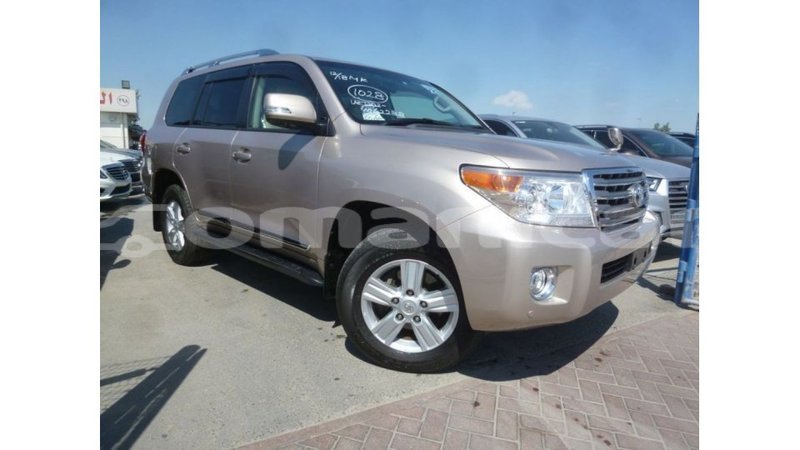 Big with watermark toyota land cruiser dhufar import dubai 2821