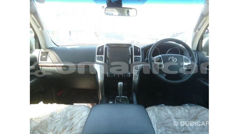 Big with watermark toyota land cruiser dhufar import dubai 2821