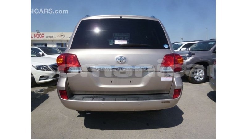 Big with watermark toyota land cruiser dhufar import dubai 2821