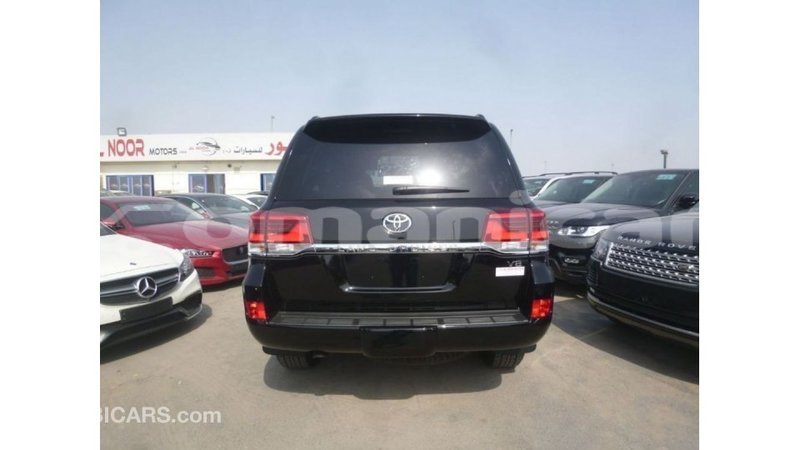 Big with watermark toyota land cruiser dhufar import dubai 2823