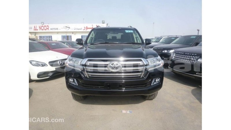 Big with watermark toyota land cruiser dhufar import dubai 2823
