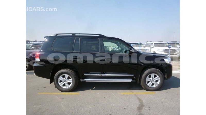Big with watermark toyota land cruiser dhufar import dubai 2823