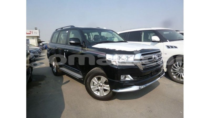 Big with watermark toyota land cruiser dhufar import dubai 2824