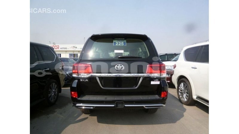 Big with watermark toyota land cruiser dhufar import dubai 2824