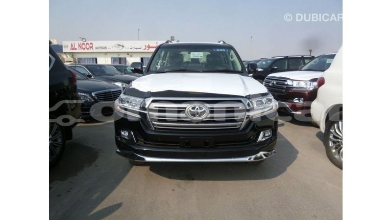 Big with watermark toyota land cruiser dhufar import dubai 2824