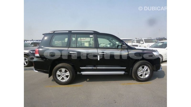 Big with watermark toyota land cruiser dhufar import dubai 2824