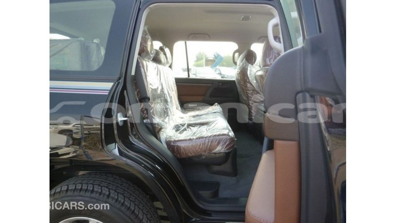 Big with watermark toyota land cruiser dhufar import dubai 2824