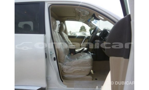 Buy Import Toyota Prado White Car in Import - Dubai in Dhufar Buy Import Toyota Prado White Car in Import - Dubai in Dhufar