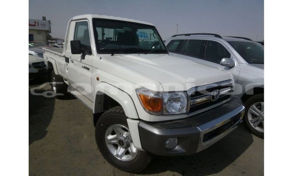 Buy Import Toyota Land Cruiser White Car in Import - Dubai in Dhufar Buy Import Toyota Land Cruiser White Car in Import - Dubai in Dhufar