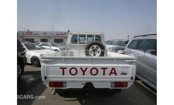 Buy Import Toyota Land Cruiser White Car in Import - Dubai in Dhufar Buy Import Toyota Land Cruiser White Car in Import - Dubai in Dhufar