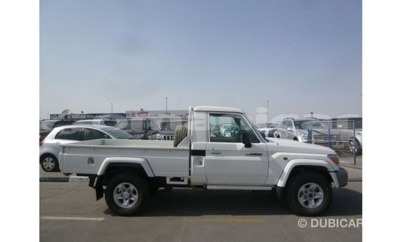Buy Import Toyota Land Cruiser White Car in Import - Dubai in Dhufar Buy Import Toyota Land Cruiser White Car in Import - Dubai in Dhufar