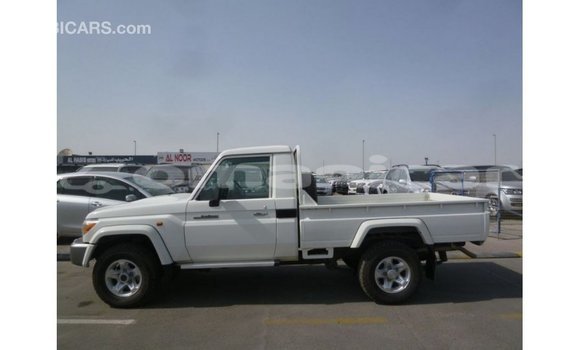 Buy Import Toyota Land Cruiser White Car in Import - Dubai in Dhufar Buy Import Toyota Land Cruiser White Car in Import - Dubai in Dhufar