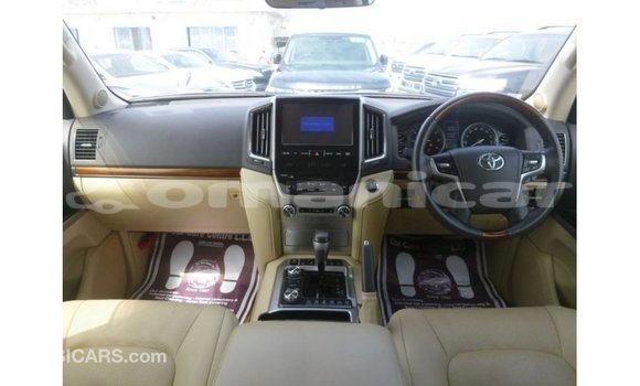 Buy Import Toyota Land Cruiser White Car in Import - Dubai in Dhufar Buy Import Toyota Land Cruiser White Car in Import - Dubai in Dhufar
