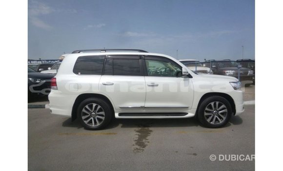 Buy Import Toyota Land Cruiser White Car in Import - Dubai in Dhufar Buy Import Toyota Land Cruiser White Car in Import - Dubai in Dhufar