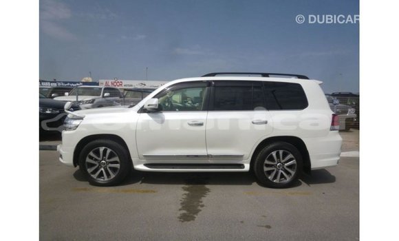Buy Import Toyota Land Cruiser White Car in Import - Dubai in Dhufar Buy Import Toyota Land Cruiser White Car in Import - Dubai in Dhufar