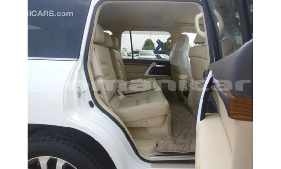 Buy Import Toyota Land Cruiser White Car in Import - Dubai in Dhufar Buy Import Toyota Land Cruiser White Car in Import - Dubai in Dhufar