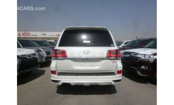 Buy Import Toyota Land Cruiser White Car in Import - Dubai in Dhufar Buy Import Toyota Land Cruiser White Car in Import - Dubai in Dhufar