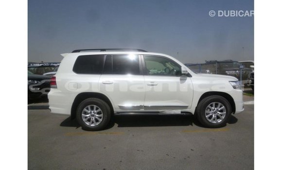 Buy Import Toyota Land Cruiser White Car in Import - Dubai in Dhufar Buy Import Toyota Land Cruiser White Car in Import - Dubai in Dhufar