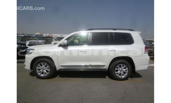 Buy Import Toyota Land Cruiser White Car in Import - Dubai in Dhufar Buy Import Toyota Land Cruiser White Car in Import - Dubai in Dhufar