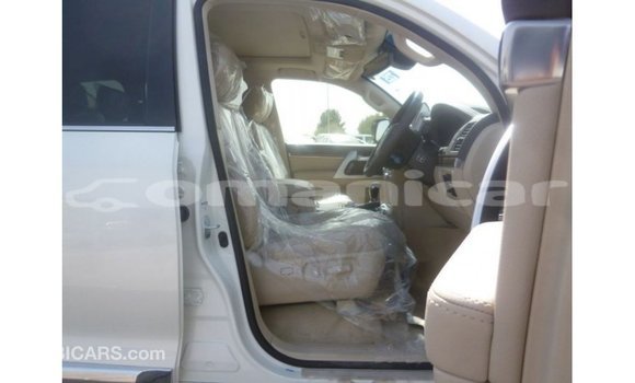 Buy Import Toyota Land Cruiser White Car in Import - Dubai in Dhufar Buy Import Toyota Land Cruiser White Car in Import - Dubai in Dhufar