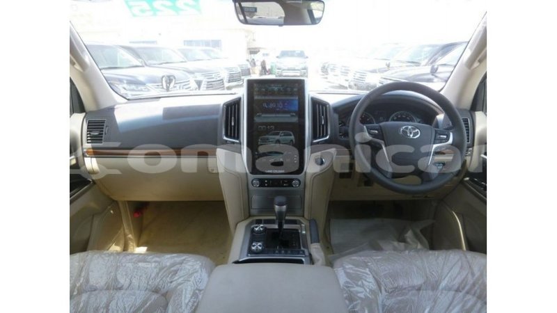 Big with watermark toyota land cruiser dhufar import dubai 2834