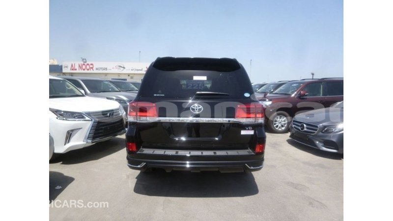 Big with watermark toyota land cruiser dhufar import dubai 2834