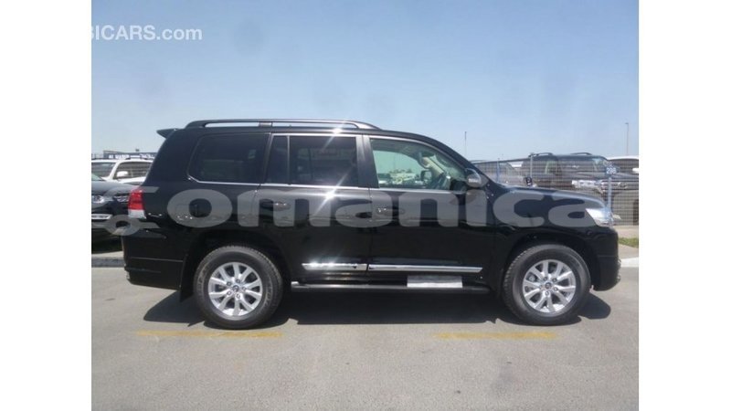 Big with watermark toyota land cruiser dhufar import dubai 2834