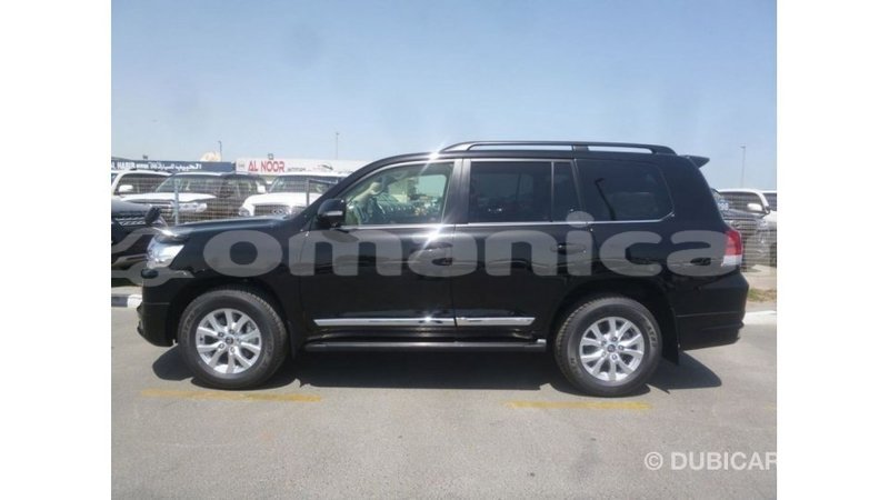 Big with watermark toyota land cruiser dhufar import dubai 2834