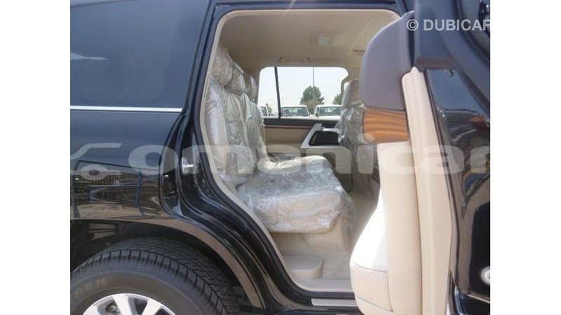 Big with watermark toyota land cruiser dhufar import dubai 2834