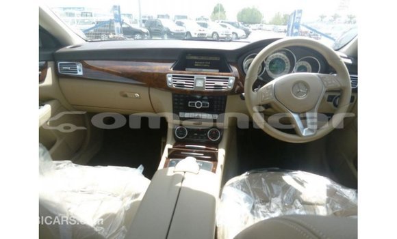 Buy Import Mercedes-Benz 190 White Car in Import - Dubai in Dhufar Buy Import Mercedes-Benz 190 White Car in Import - Dubai in Dhufar