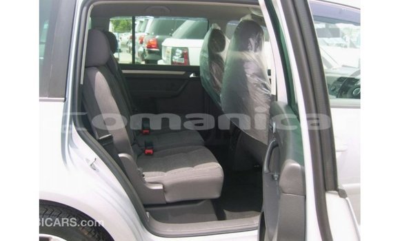 Buy Import Volkswagen Touran Other Car in Import - Dubai in Dhufar Buy Import Volkswagen Touran Other Car in Import - Dubai in Dhufar