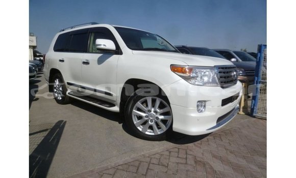 Buy Import Toyota Land Cruiser White Car in Import - Dubai in Dhufar Buy Import Toyota Land Cruiser White Car in Import - Dubai in Dhufar