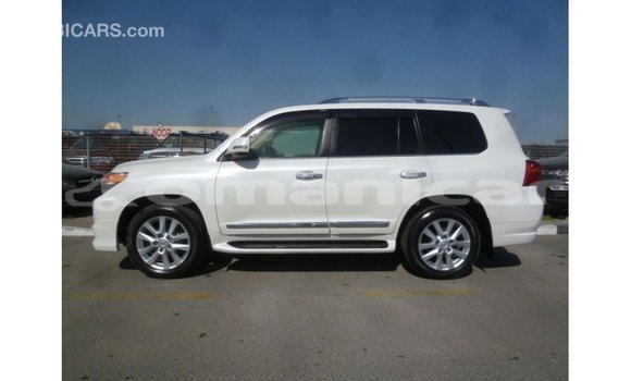 Buy Import Toyota Land Cruiser White Car in Import - Dubai in Dhufar Buy Import Toyota Land Cruiser White Car in Import - Dubai in Dhufar