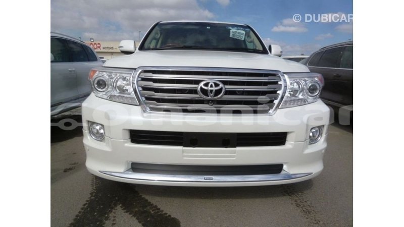 Big with watermark toyota land cruiser dhufar import dubai 2844